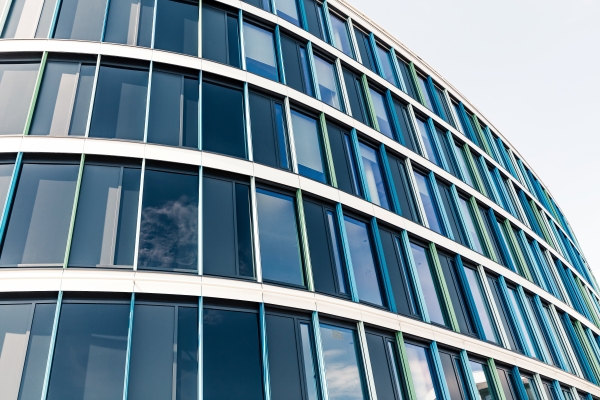 Curved exterior building windows