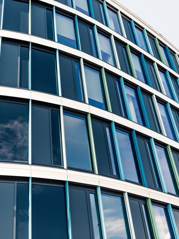 Curved exterior building windows