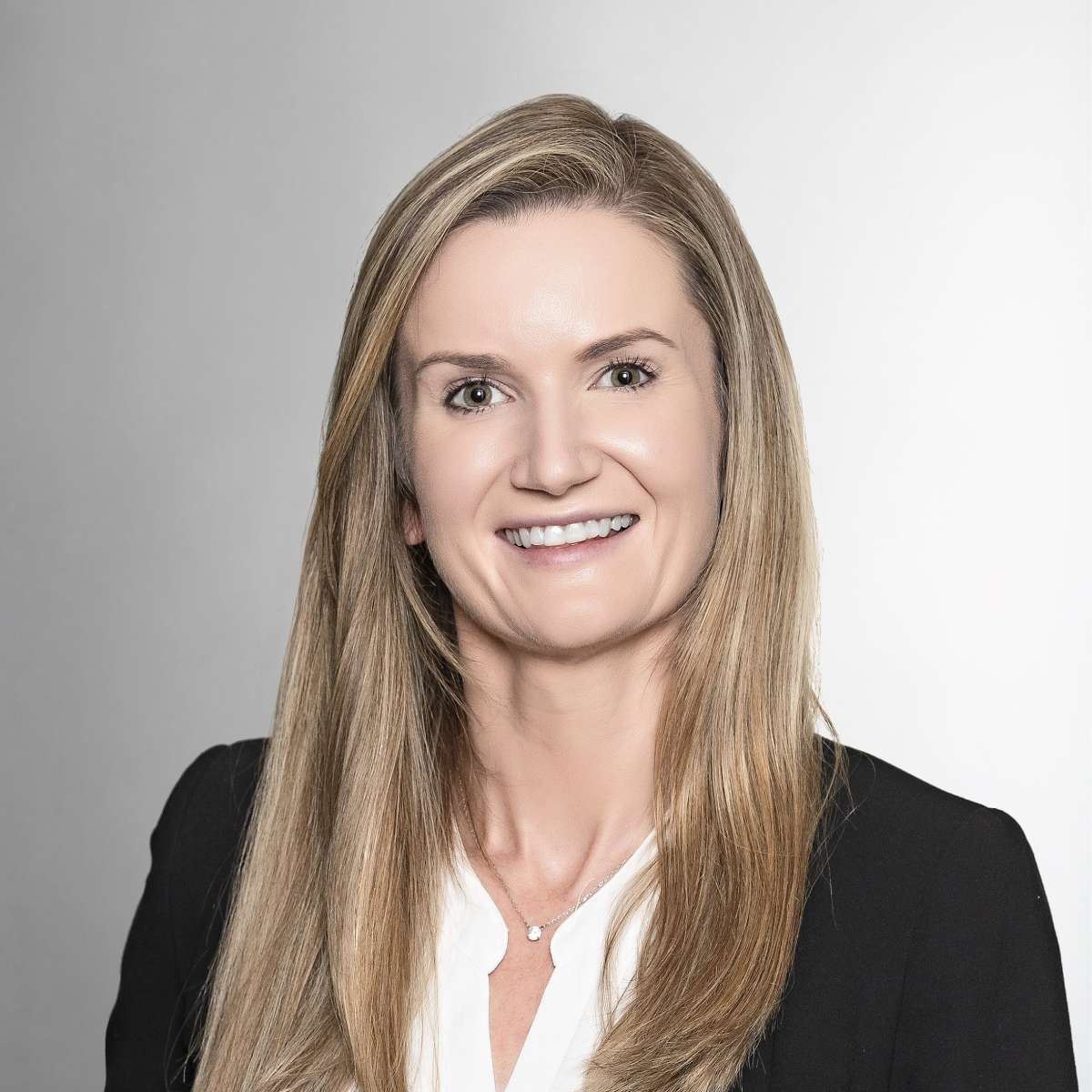 Elena Palasmith headshot