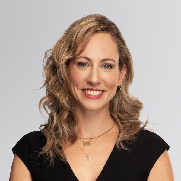 Gabi Mandowsky headshot