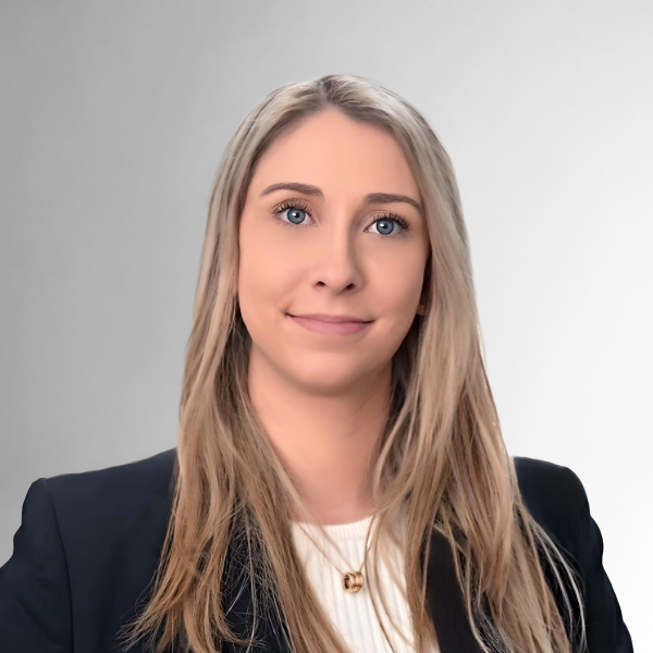 Nadine Loehr headshot