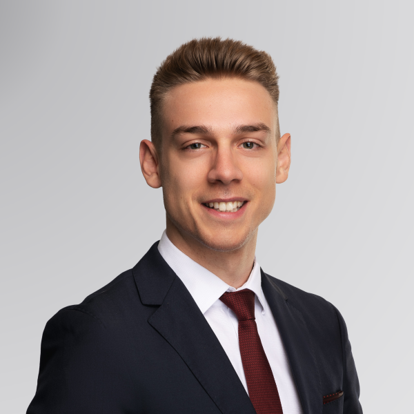 Peter Verveniotis headshot